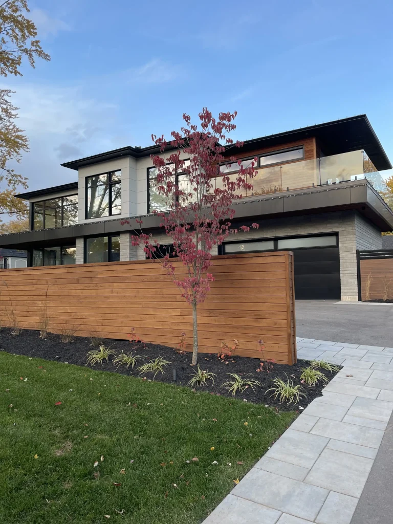 A home in Burlington, Ontario with a vinyl fence installation completed by Modern Decks & Vinyl Fences.