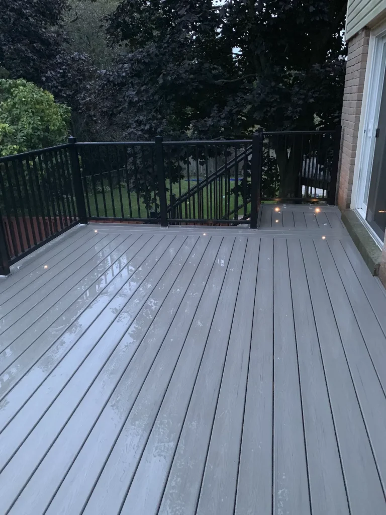 Modern custom deck with black aluminum railings in Pickering.